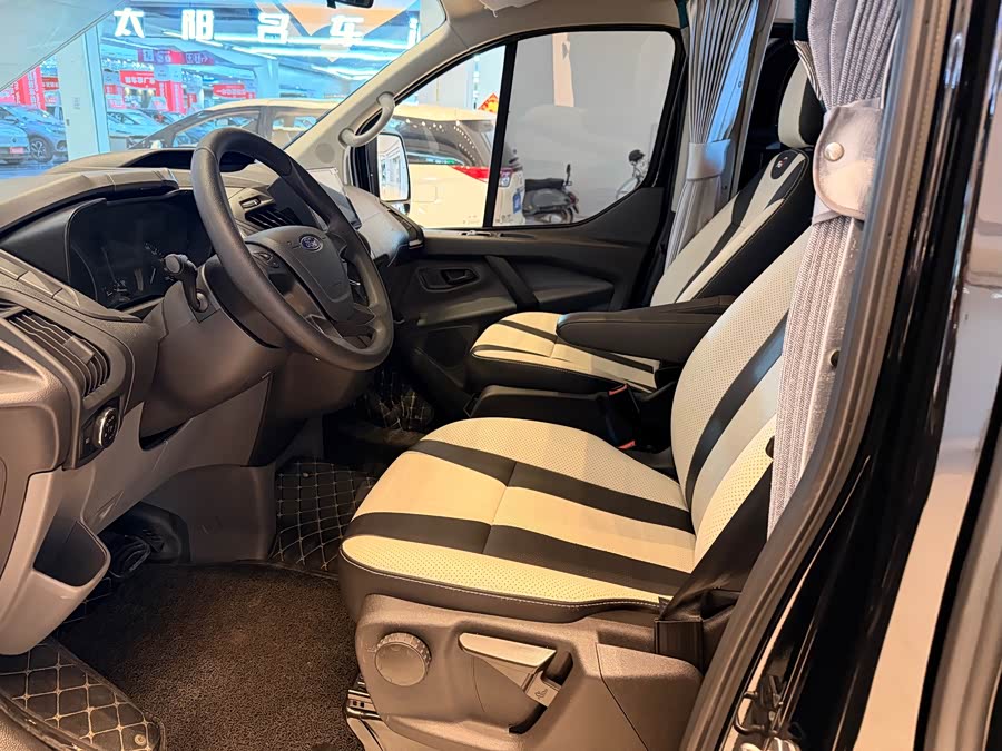 Ford Edge 2023 car image #11