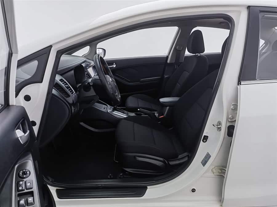 Kia K3 2015 car image #11
