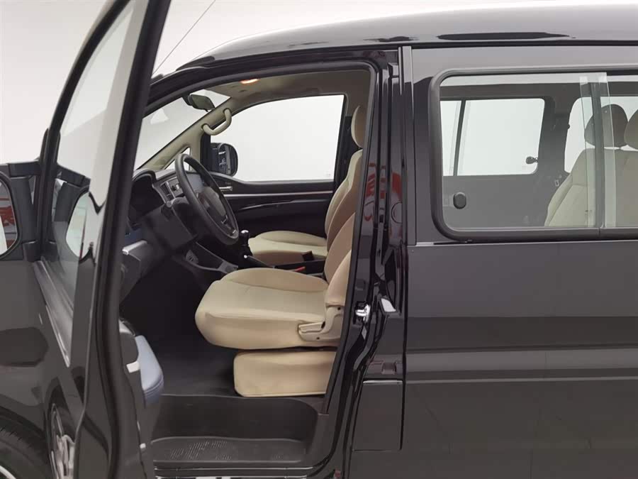 Forthing Lingzhi 2025 #11 Forthing Lingzhi 2025 car image #11