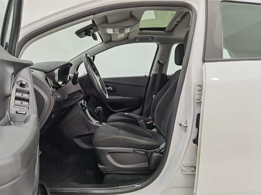 Chevrolet Tracker 2017 car image #11