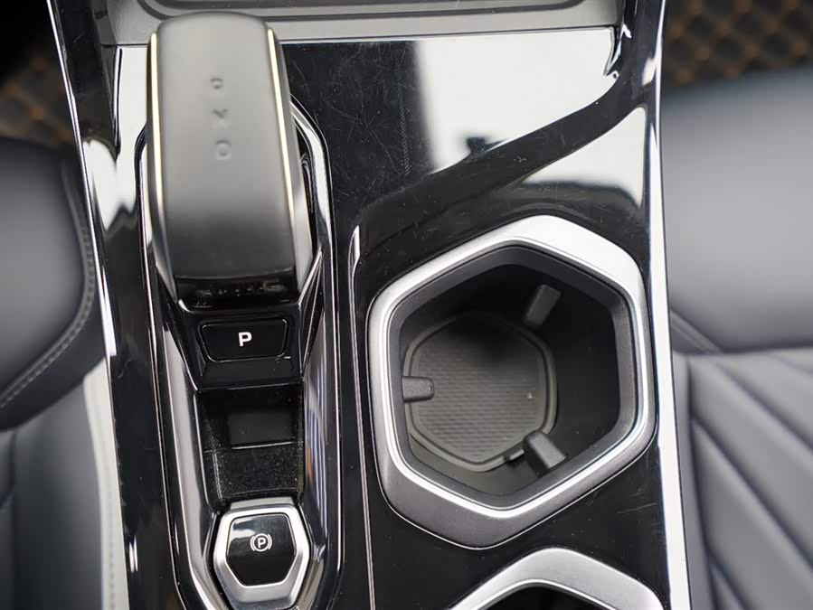 GEELY Boyue L 2024 car image #11