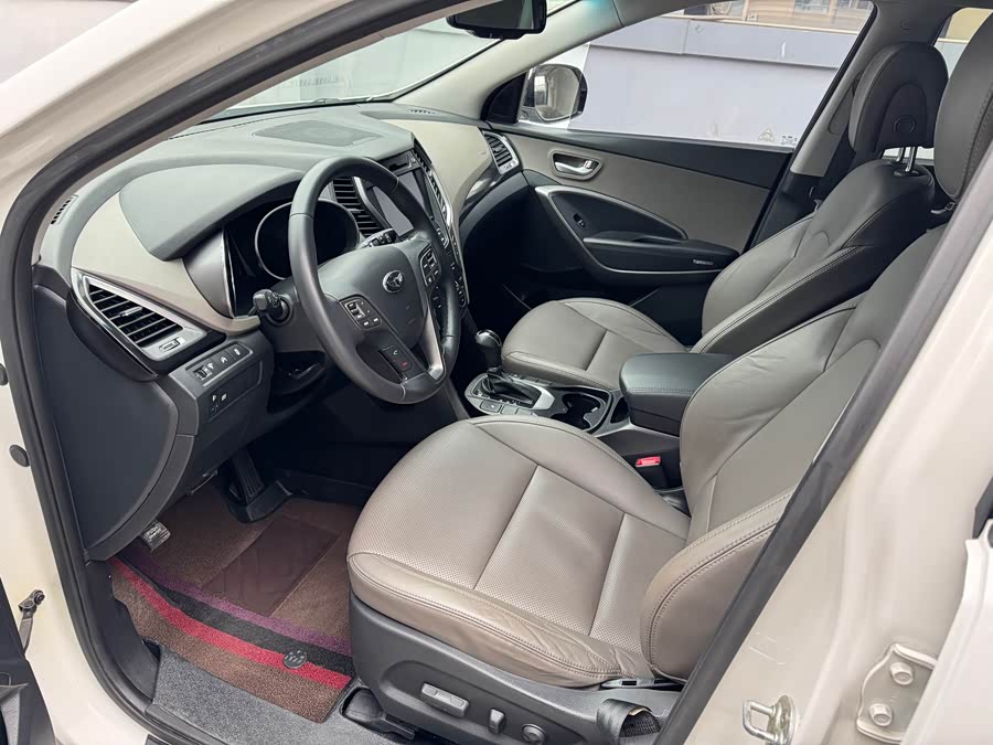 Hyundai Grand Santa Fe 2015 car image #11