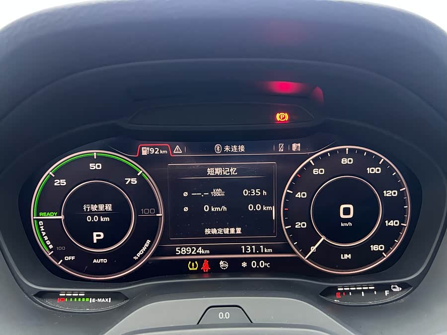 Audi Q2L e-tron 2021 immagine di auto #11