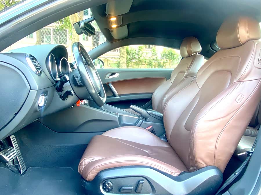 Audi TT 2012 car image #11