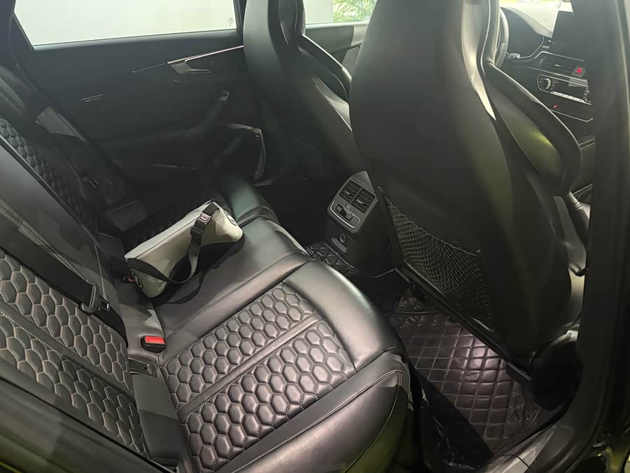 Audi RS 4 2023 car image #11