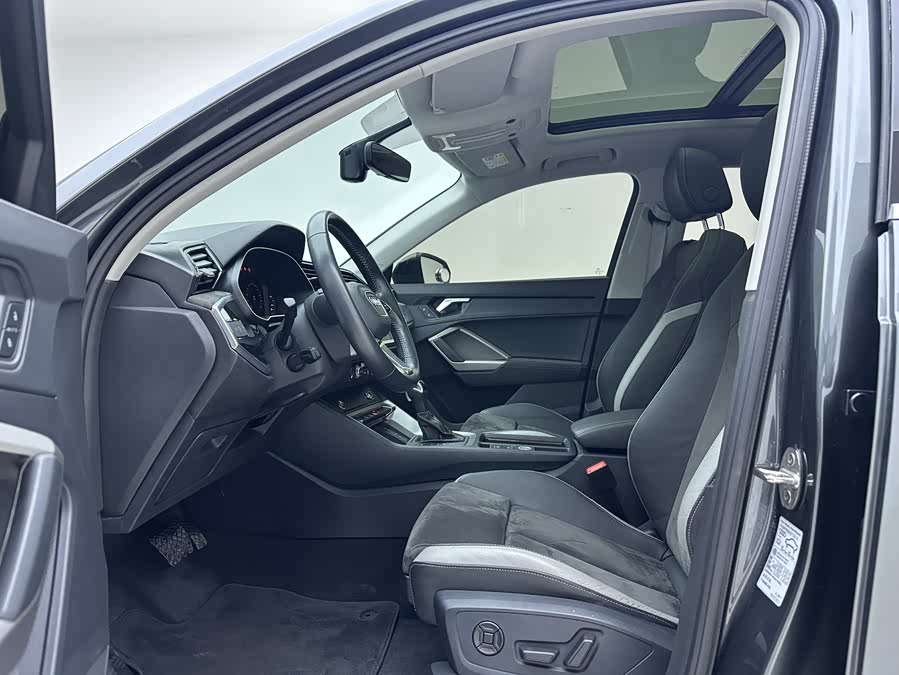 Audi Q3 2021 car image #11