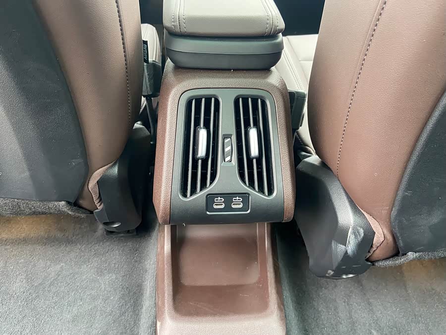 BMW iX1 2025 صورة سيارة #11