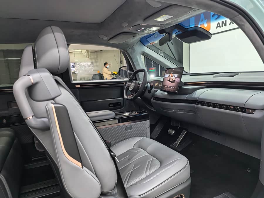 极氪 极氪MIX 2024 汽车图片 #11