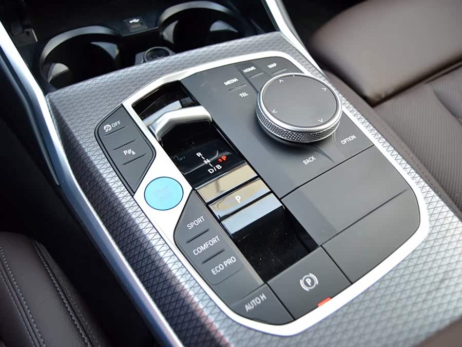 BMW i3 2025 car image #11