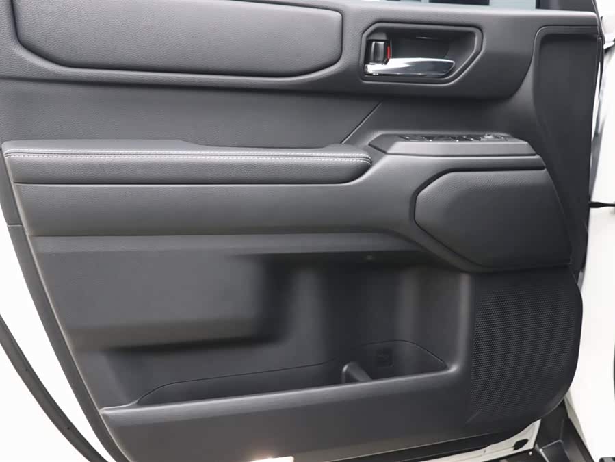 Toyota Land Cruiser Prado 2025 car image #11