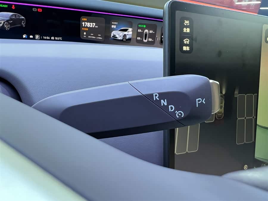 Avatr 12 2025 car image #11