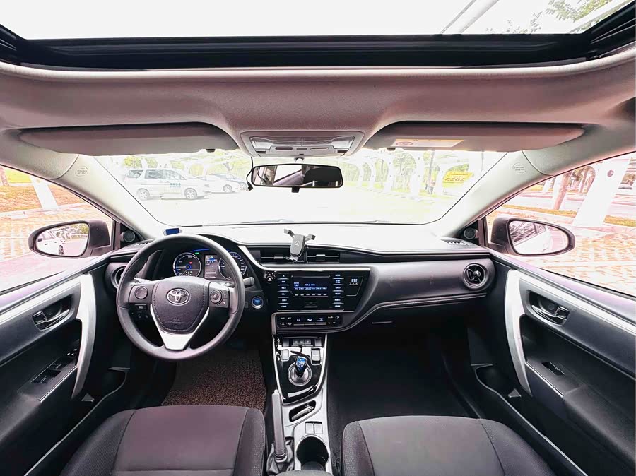 2019 car image #11