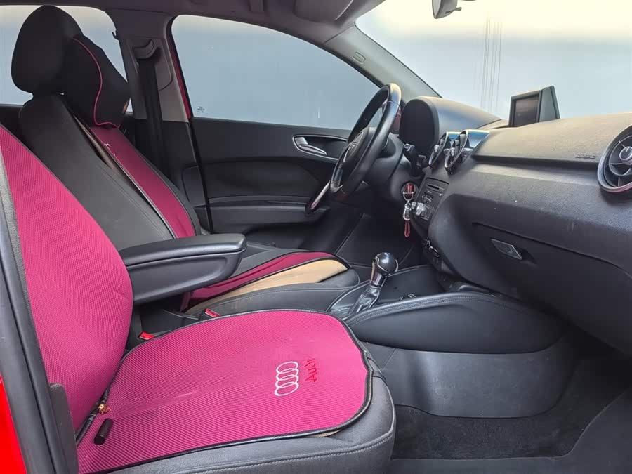 Audi A1 2015 car image #11