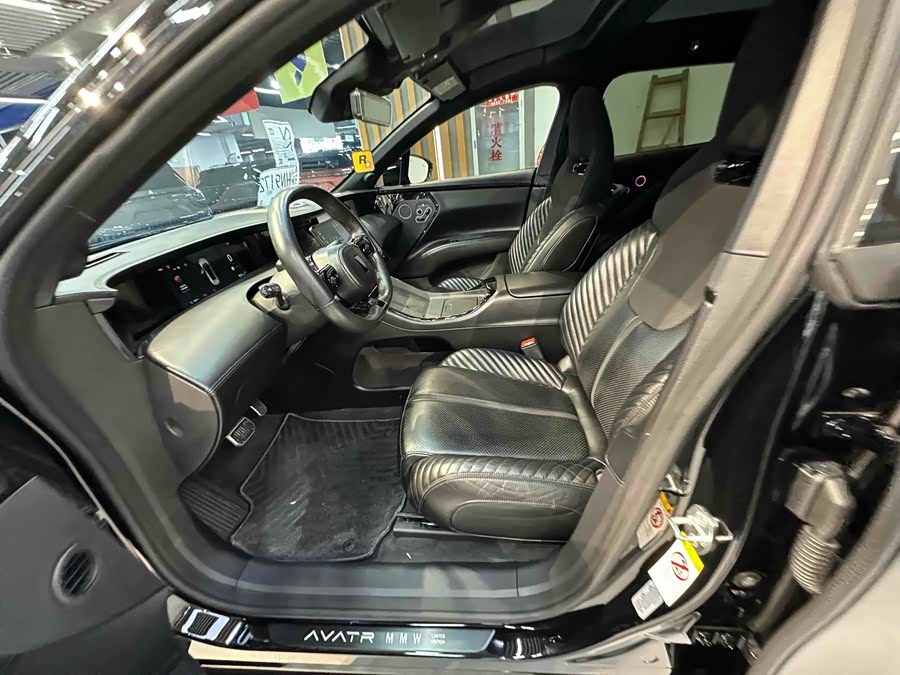 Avatr 11 2023 car image #11
