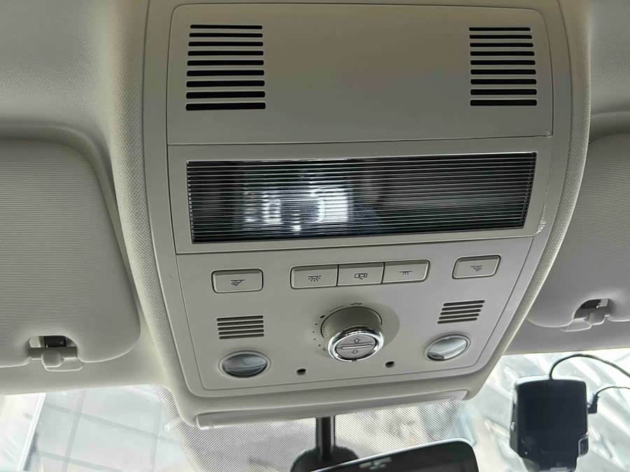 Volkswagen Touareg 2018 car image #11