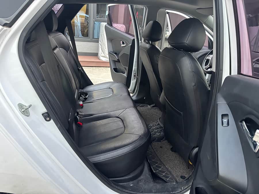 Hyundai ix35 2015 car image #11