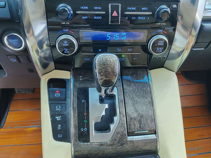 Toyota Alphard 2023 car image #11