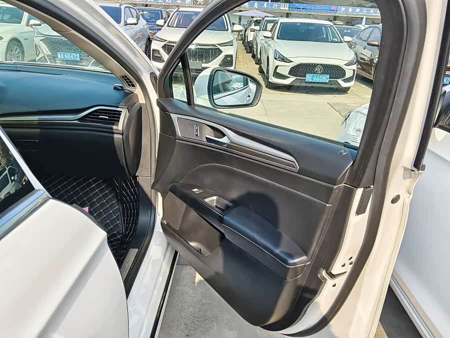 Ford Mondeo 2017 car image #11