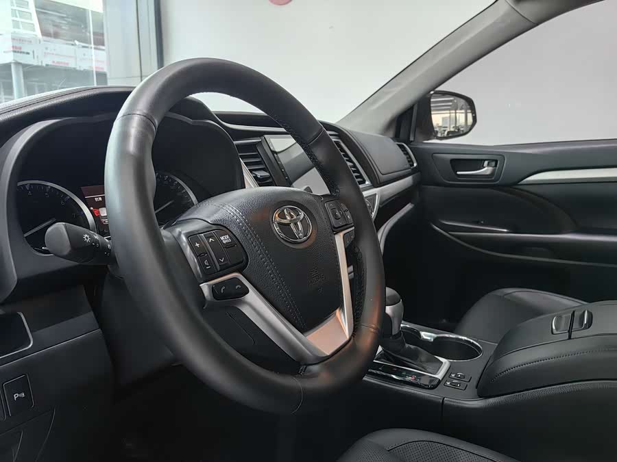 Toyota Highlander 2020 car image #11