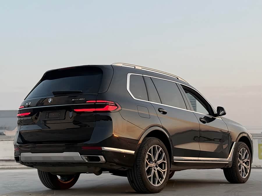 BMW X7 2024 car image #11