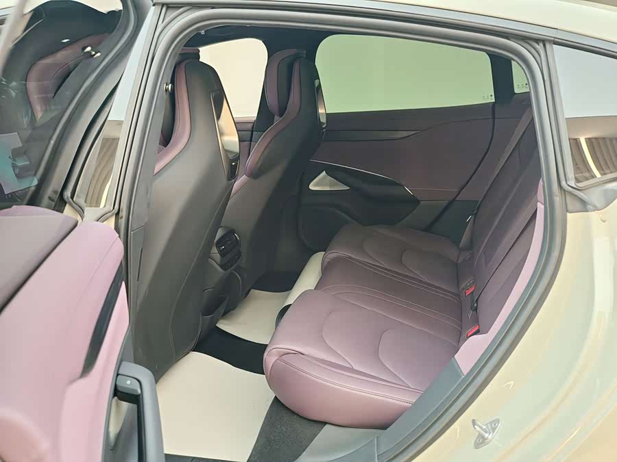 MI SU7 2024 car image #11