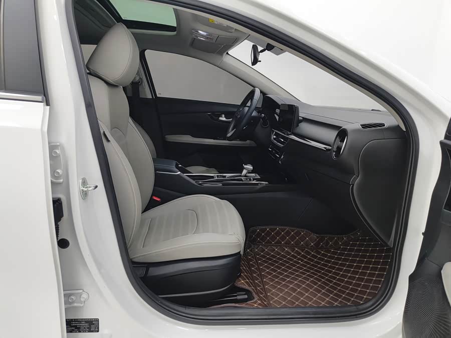 Kia K3 2023 car image #11