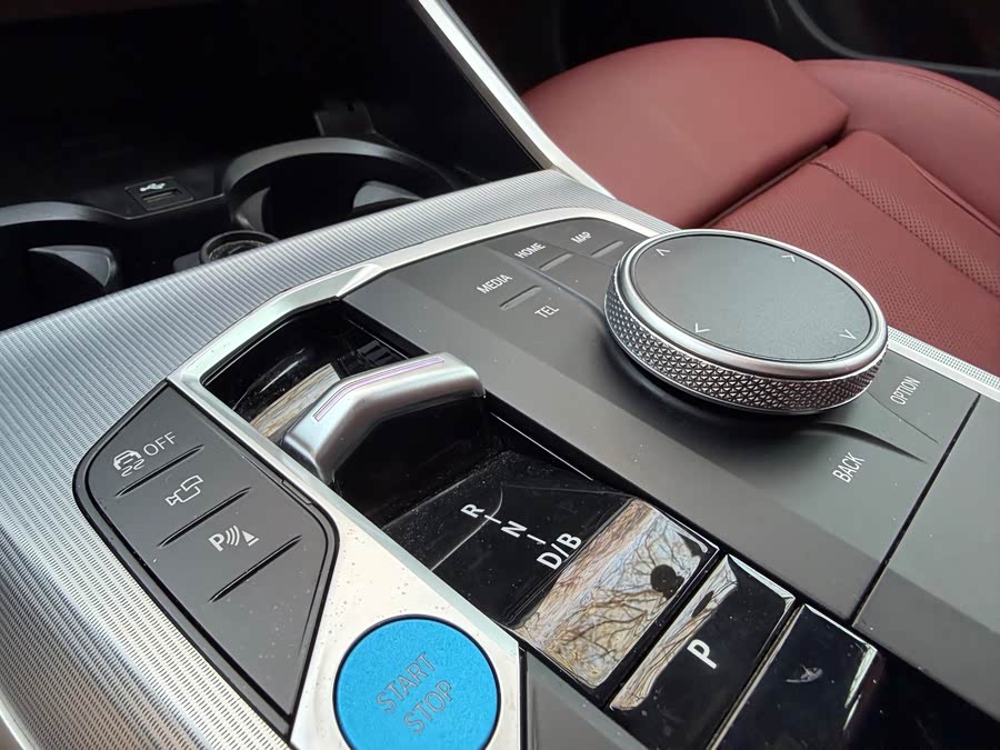 BMW i4 2025 car image #11