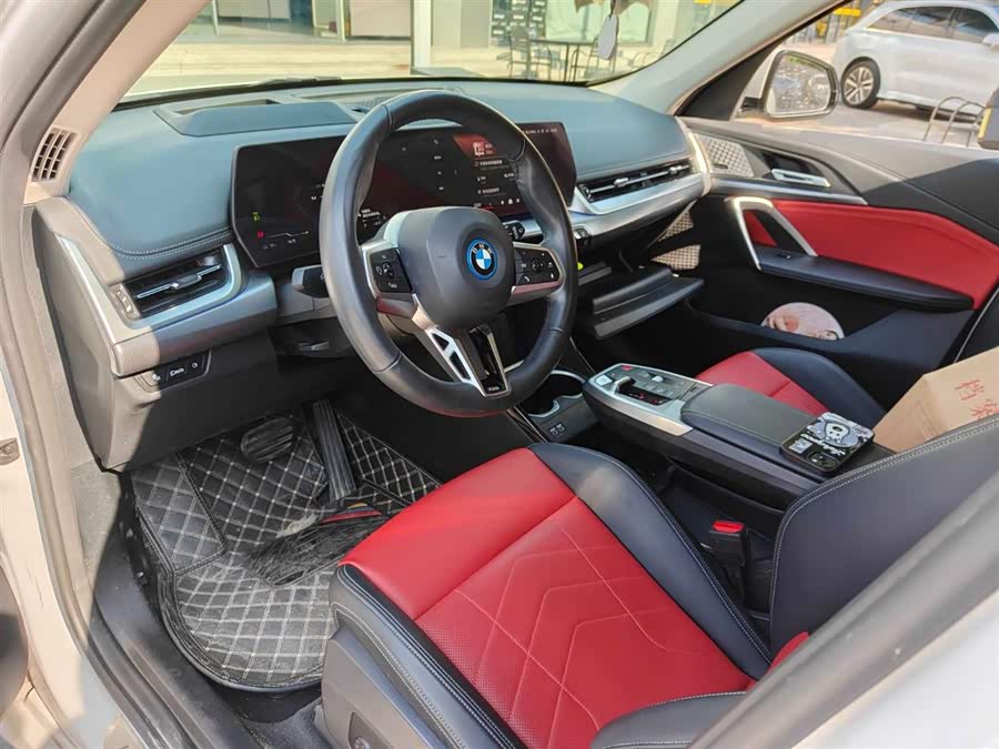 BMW iX1 2023 car image #11