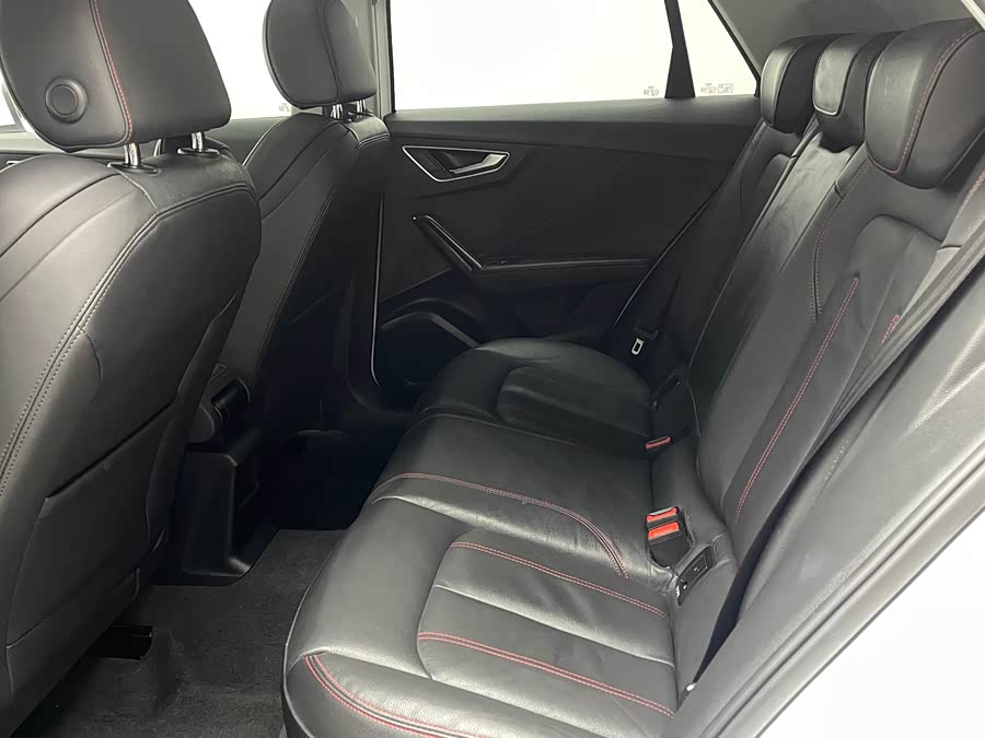 Audi Q2L 2023 car image #11