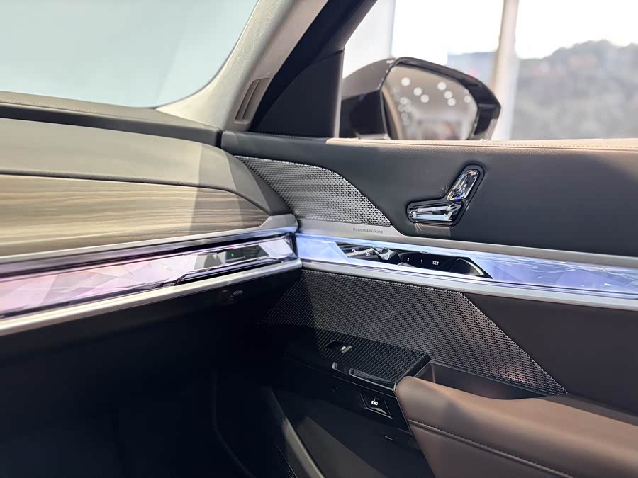 BMW 7 Series 2024 car image #11