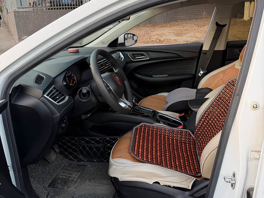 Roewe i5 2019 car image #11