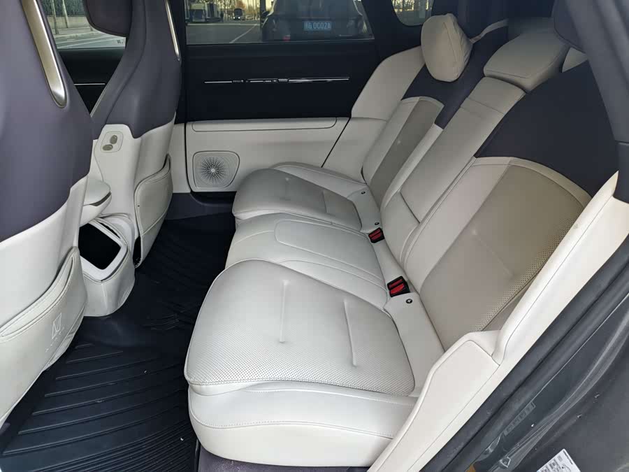 Avatr 12 2024 car image #11