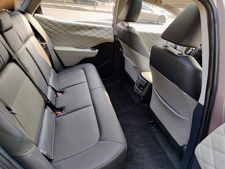 Toyota bZ3 2023 immagine di auto #11