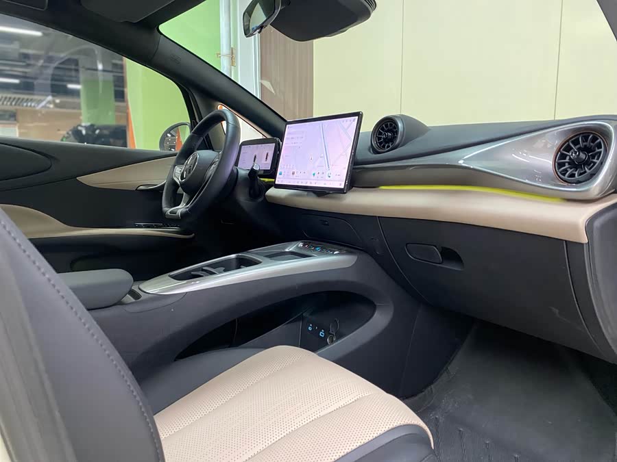 BYD Dolphin 2025 car image #11