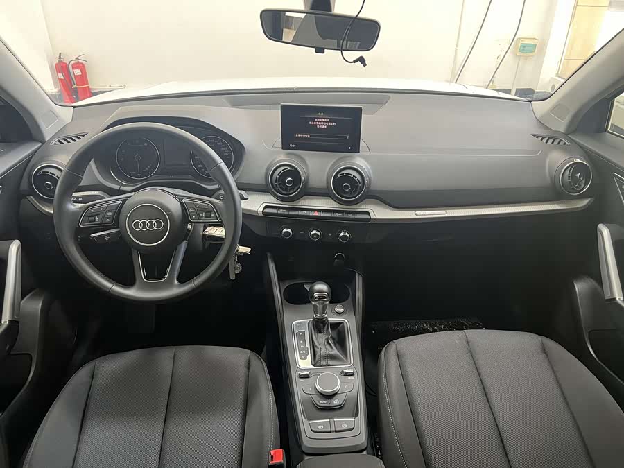 Audi Q2L 2020 car image #11