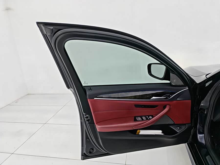 BMW 5 Series 2019 #11 BMW 5 Series 2019 car image #11