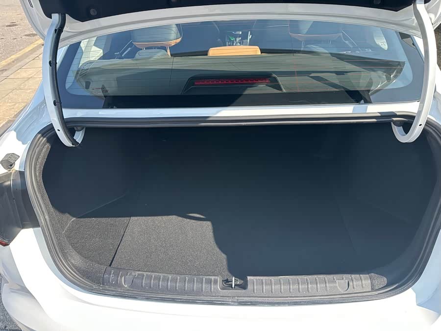GEELY Emgrand 2024 car image #11