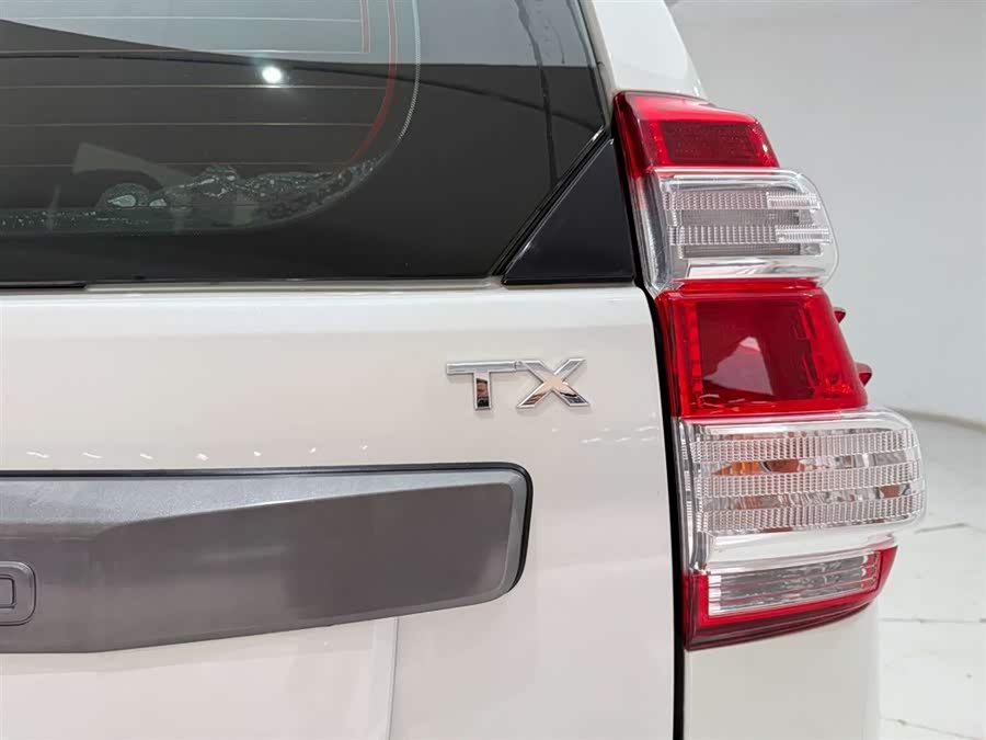 Toyota Land Cruiser Prado 2017 car image #11