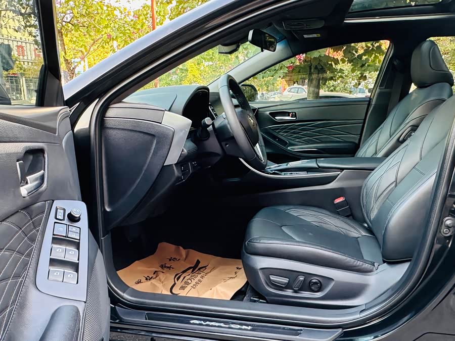 Toyota Avalon 2021 car image #11