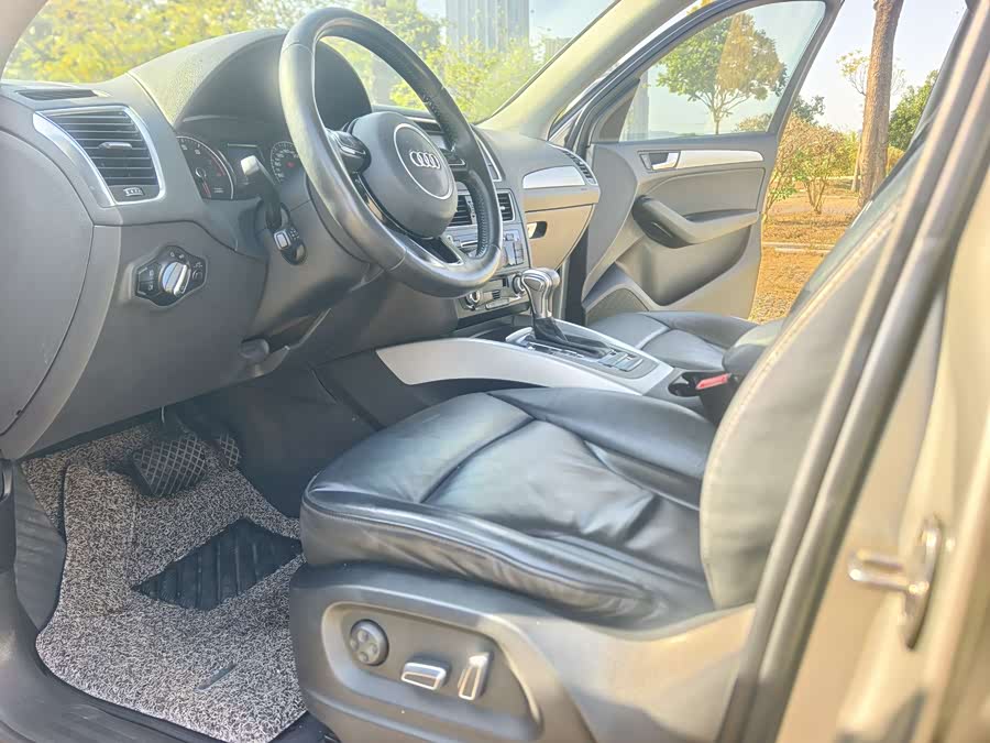 Audi Q5 2015 car image #11