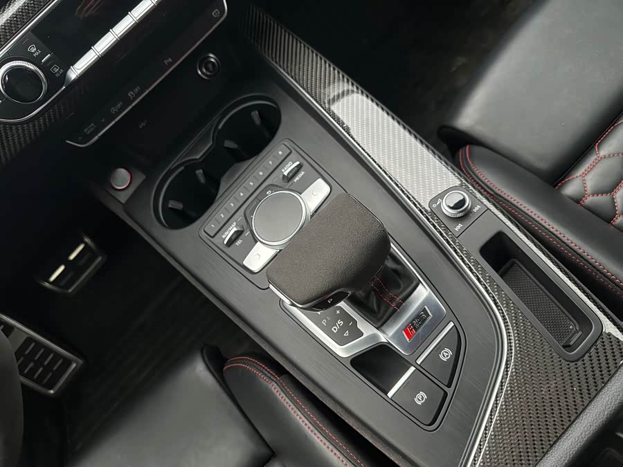 Audi RS 4 2019 car image #11