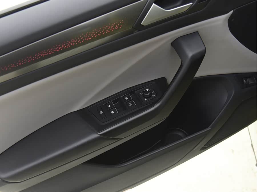 Volkswagen T-Roc 2023 #11 Volkswagen T-Roc 2023 car image #11