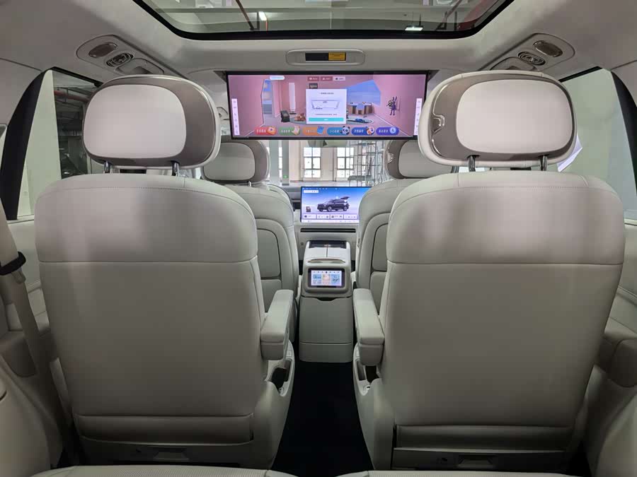 Lynk & Co 900 2025 car image #11