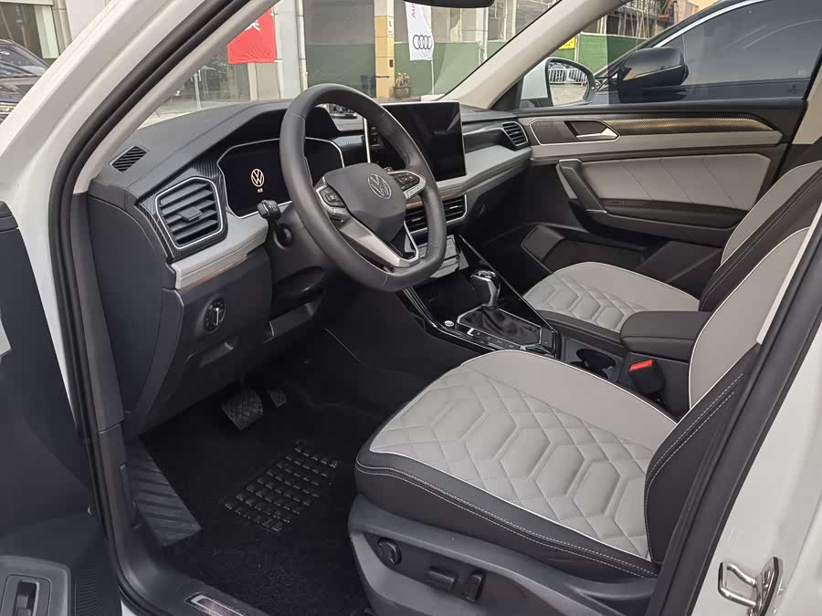 Volkswagen Tayron 2023 immagine di auto #11