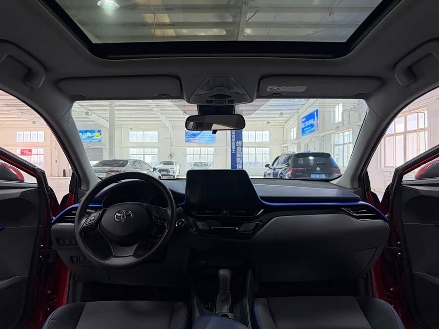 Toyota C-HR 2022 изображение автомобиля #11