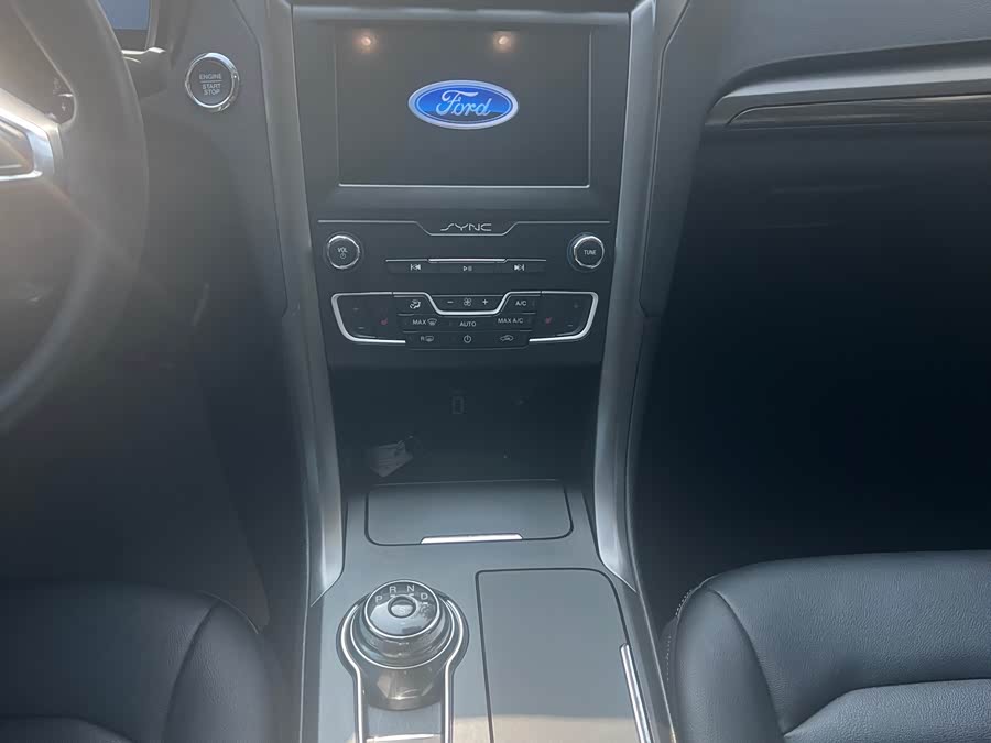 Ford Mondeo 2019 car image #11