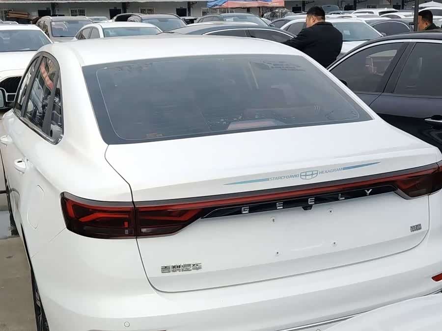 GEELY Emgrand 2022 car image #11