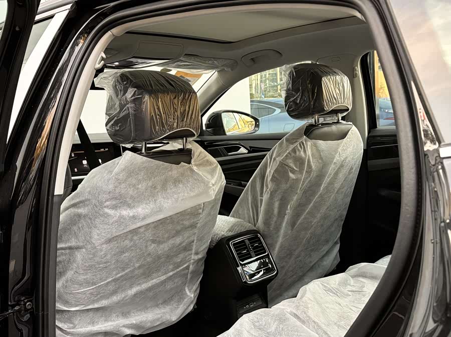 Volkswagen Passat 2025 immagine di auto #11