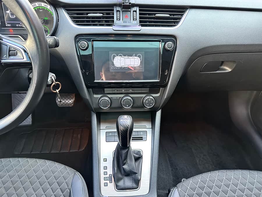 Skoda Octavia 2018 car image #11