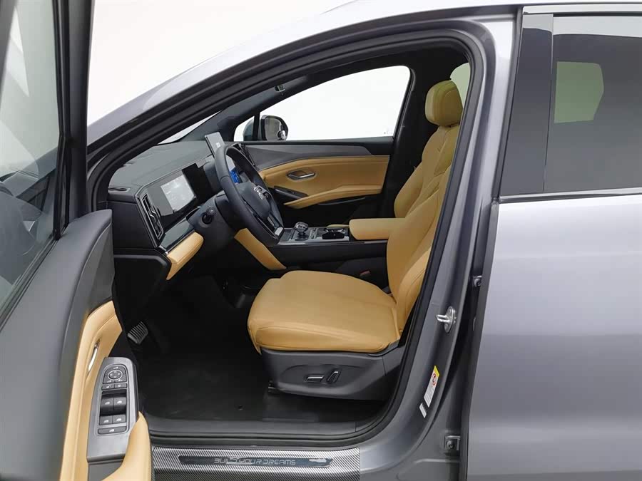 BYD SongL DM-i 2025 car image #11